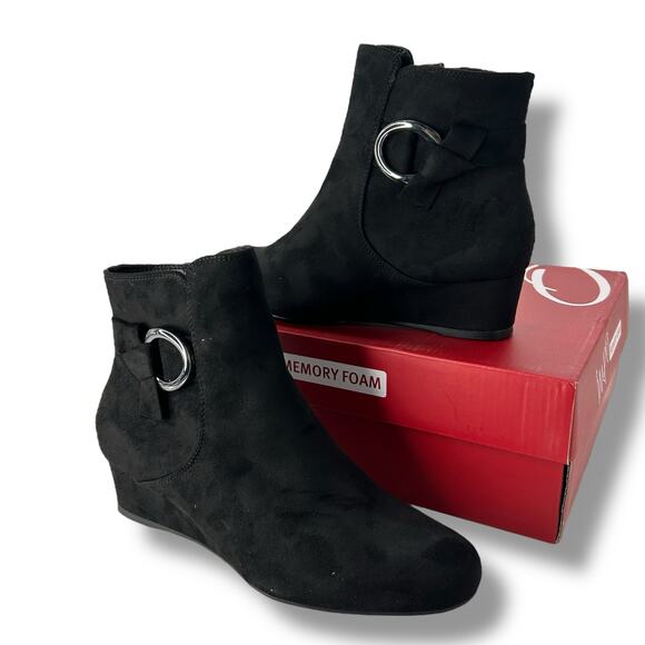 NEW Impo Suede Wedge Booties Size 7 Black Buckle Ankle Boot Comfort Heels - Picture 4 of 13